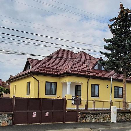 Yellow House Sibiu Luaran gambar