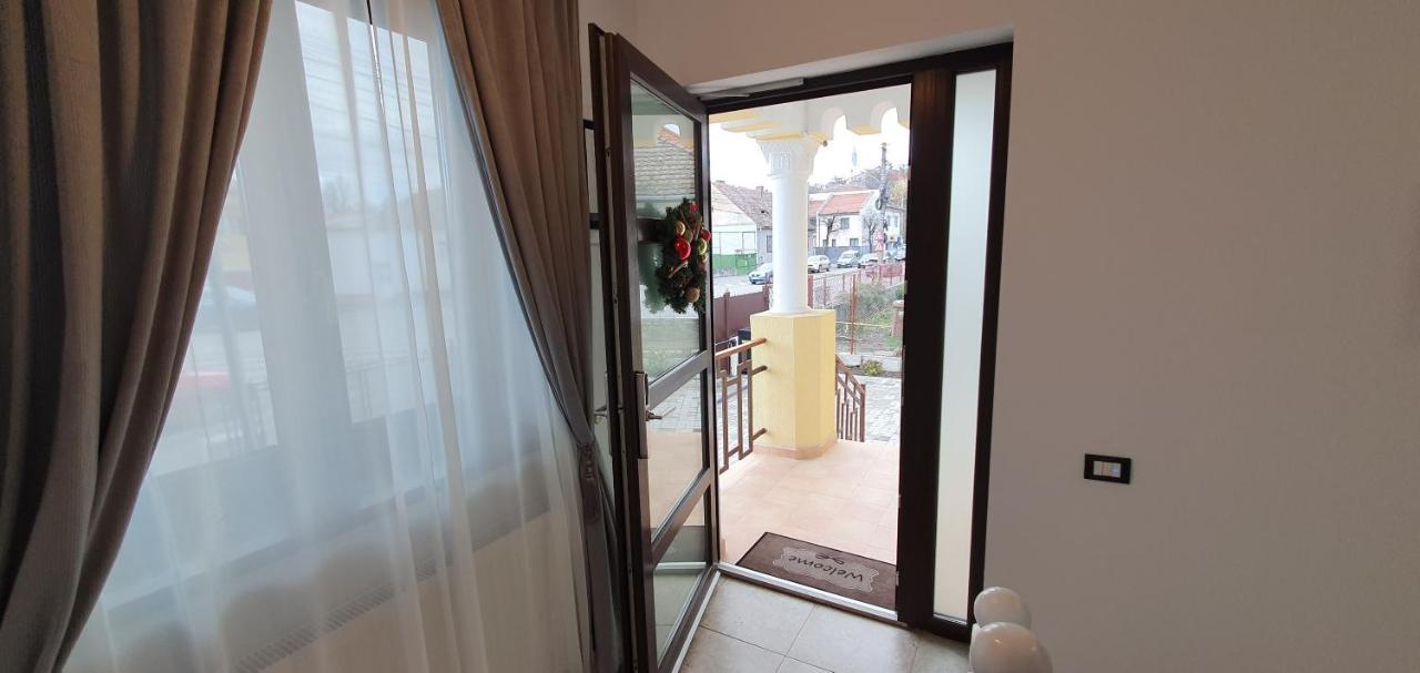 Yellow House Sibiu Luaran gambar